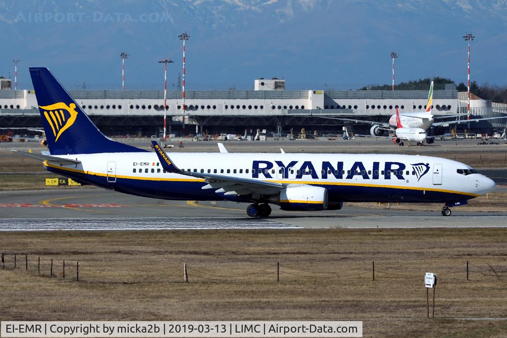 EI-EMR, 2010 Boeing 737-8AS C/N 40284, Taxiing