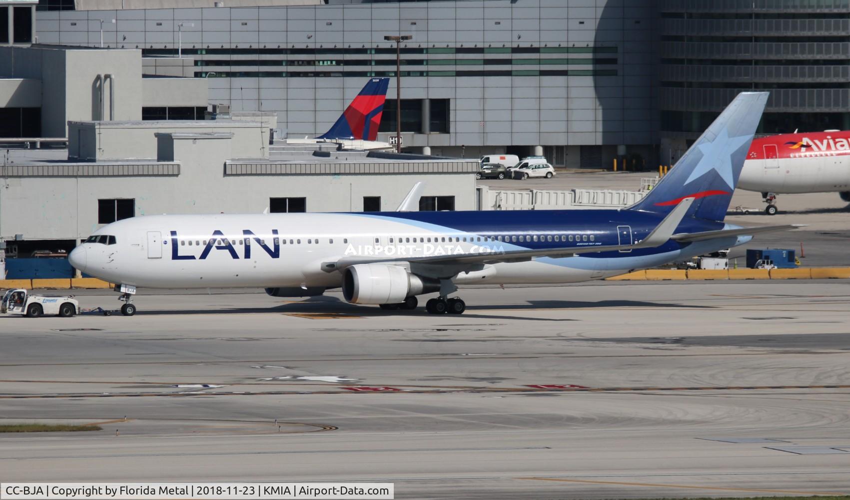 CC-BJA, 1996 Boeing 767-316/ER C/N 26329, MIA spotting