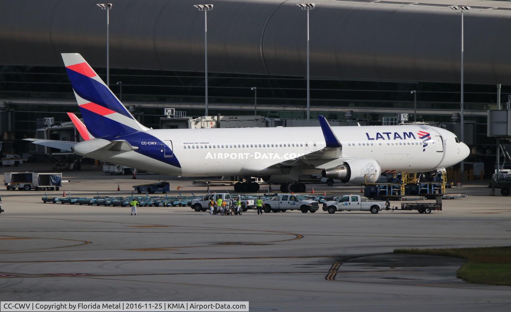 CC-CWV, 2007 Boeing 767-316/ER C/N 35230, MIA spotting
