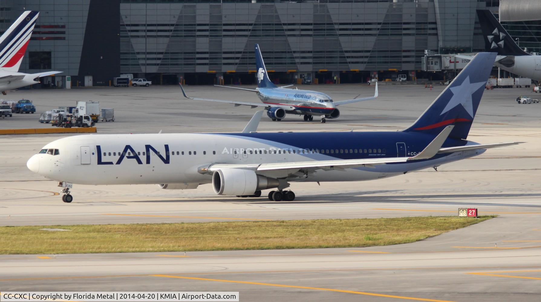 CC-CXC, Boeing 767-316/ER C/N 36710/962, MIA spotting