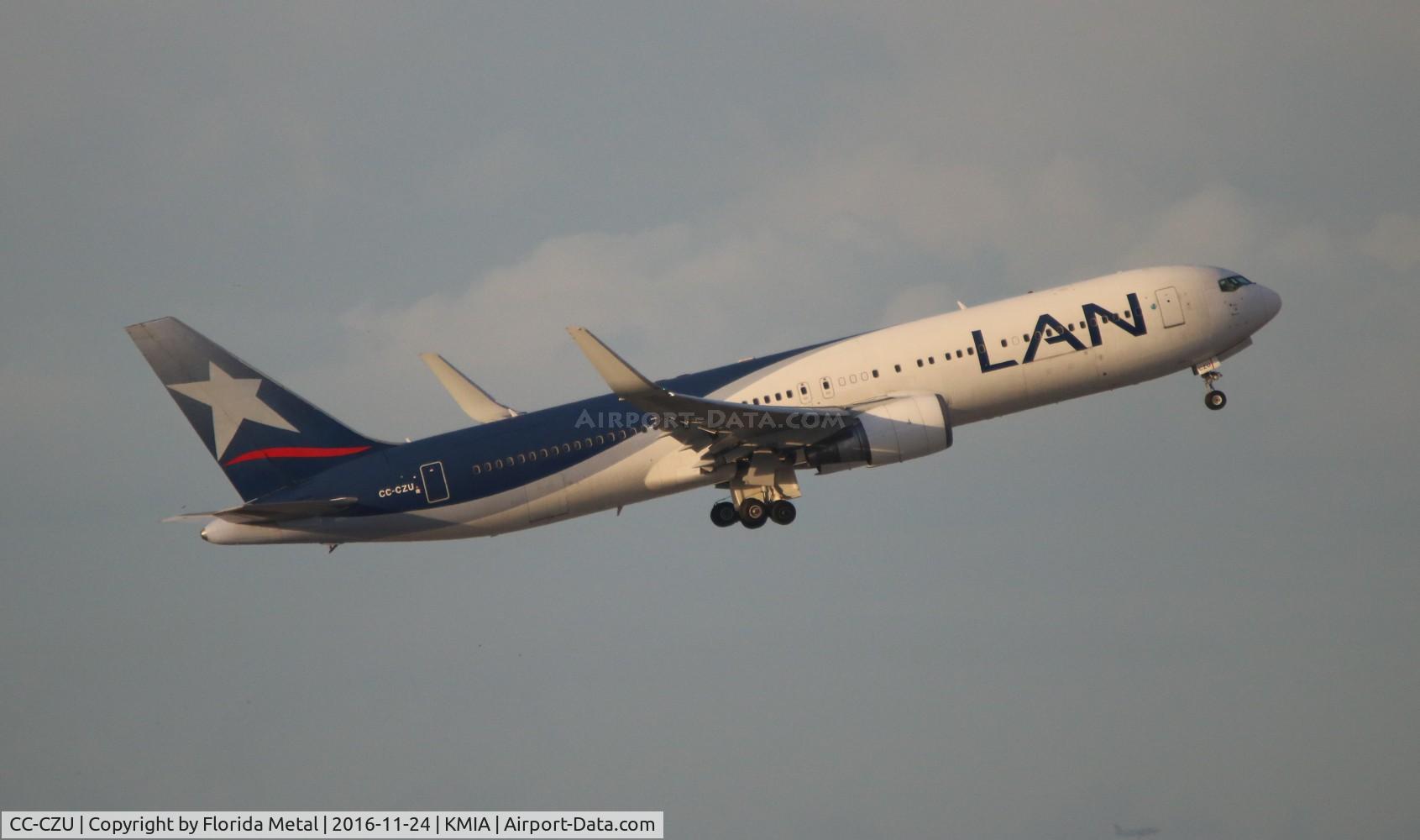 CC-CZU, 1998 Boeing 767-316/ER C/N 29229, MIA spotting