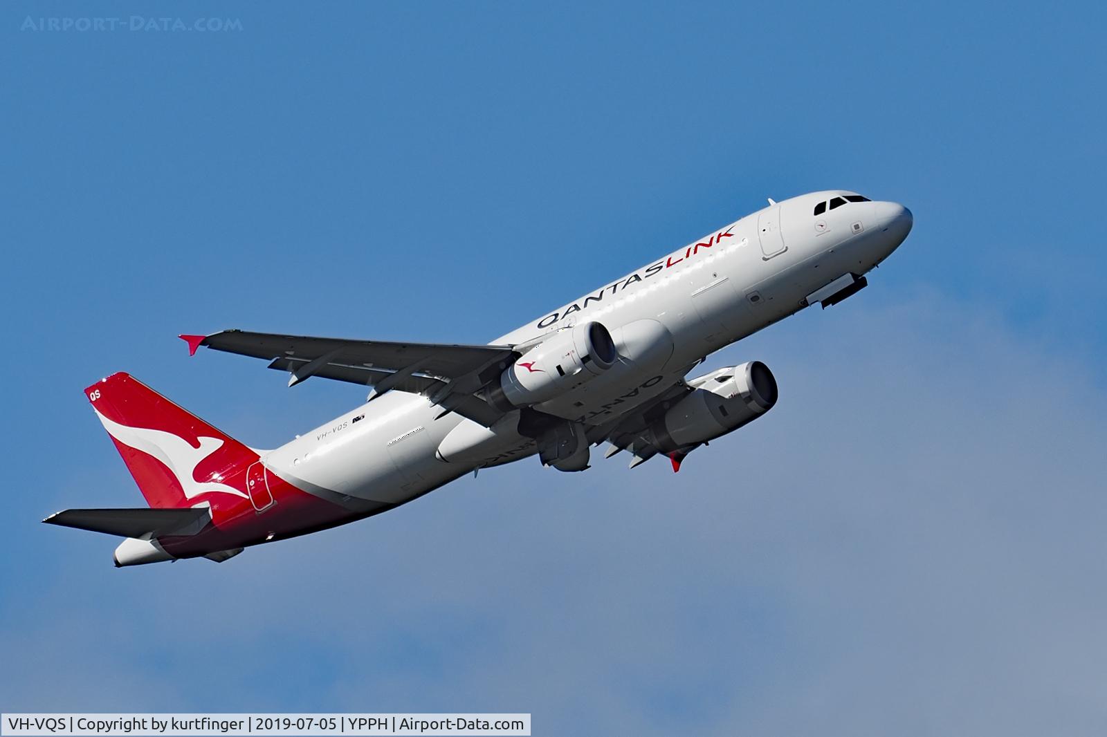 VH-VQS, 2005 Airbus A320-232 C/N 2515, Airbus A320-232. QantasLink VH-VQS departed runway 21 YPPH 05-07-19.