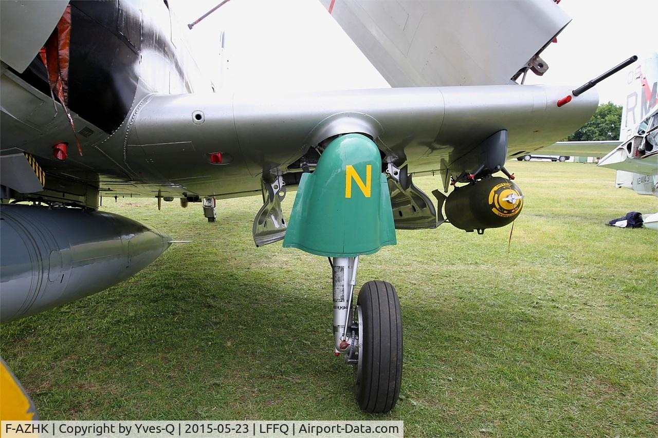 F-AZHK, Douglas AD-4N Skyraider C/N 7802, Douglas AD-4N Skyraider, Landing gear close up view, La Ferté-Alais airfield (LFFQ) Airshow 2015