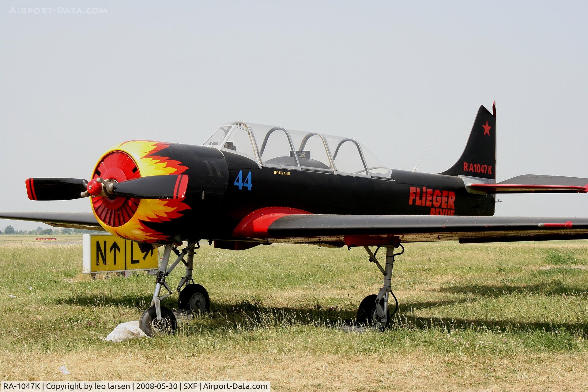 RA-1047K, Bacau Yak-52 C/N 811212, Berlin Air Show 30.5.2008