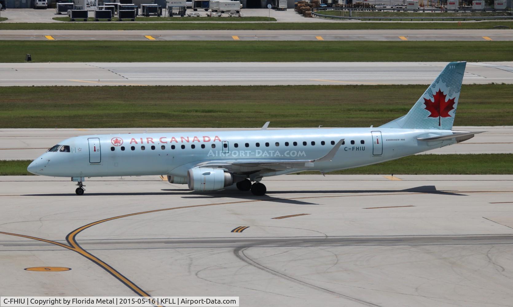 C-FHIU, 2005 Embraer 190AR (ERJ-190-100IGW) C/N 19000037, FLL spotting