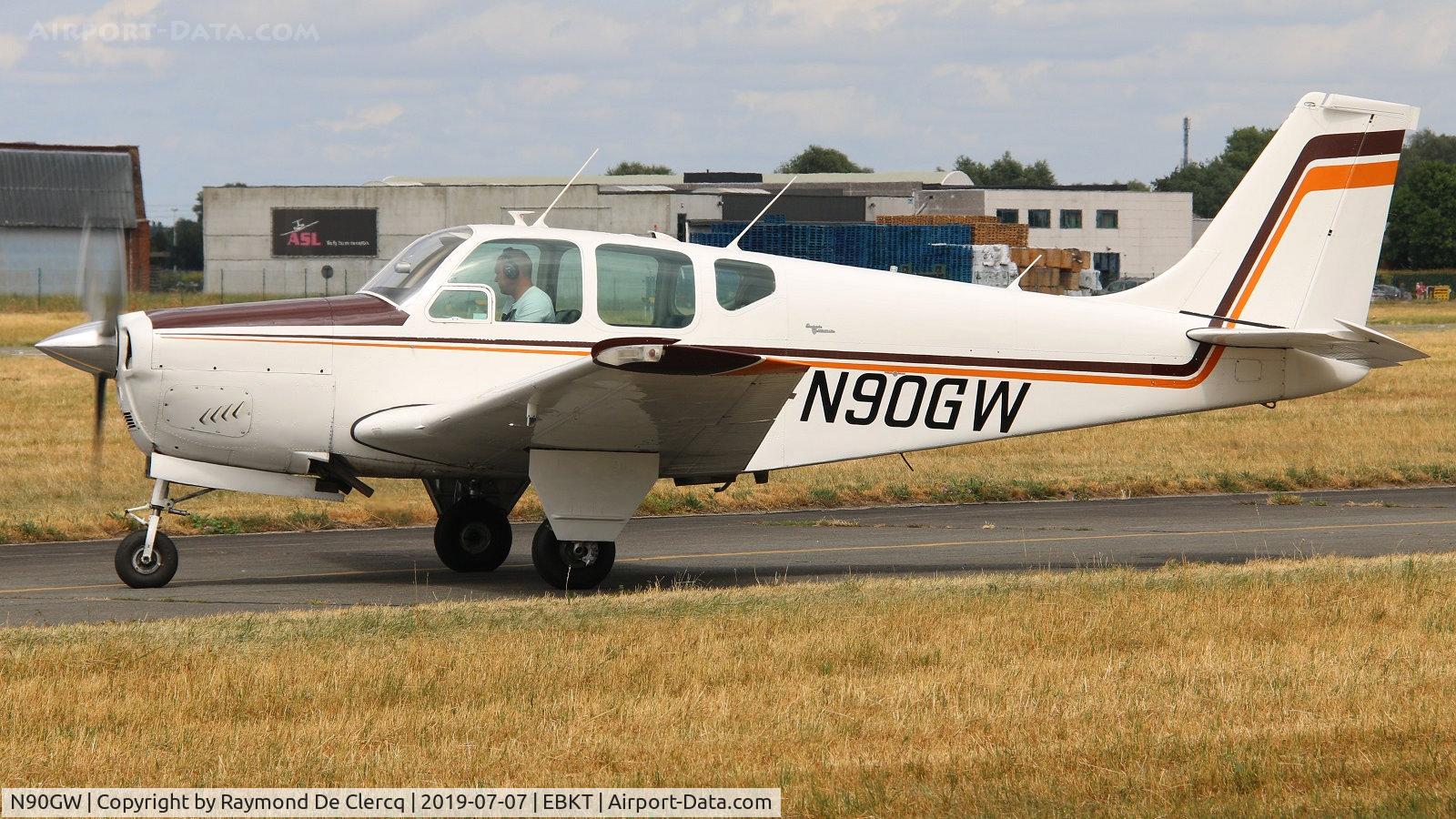 N90GW, 1964 Beech 35-B33 Debonair C/N CD715, At Wevelgem.