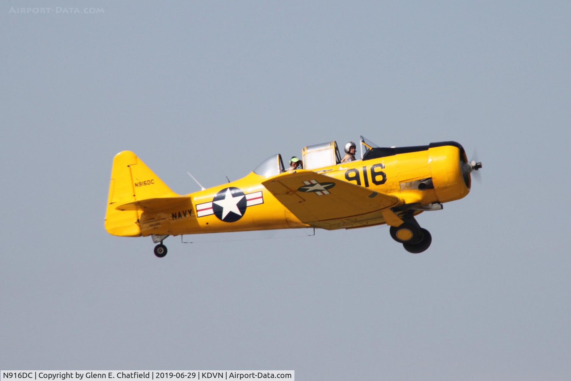 N916DC, 1945 North American SNJ-6 Texan C/N 121-43038, At the Quad Cities Air Show
