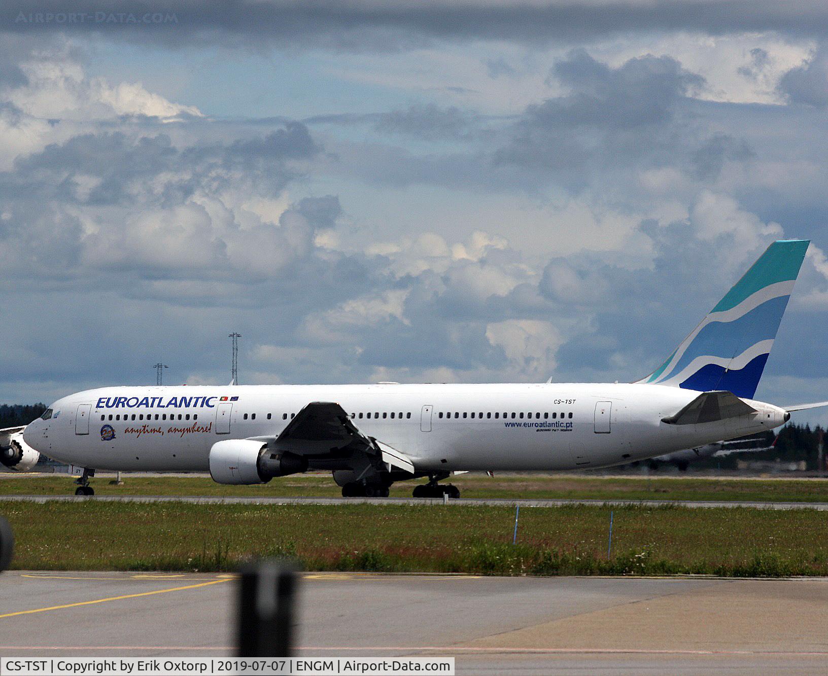 CS-TST, 2002 Boeing 767-34P/ER C/N 33047/889, CS-TST in OSL