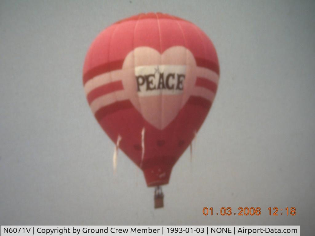 N6071V, 1983 Eagle Balloons Corp C-7 C/N E83741, Initially Designed and Owned by John L. Cowan, Pilot of the Love Song.  Largest Known Valentine in the World from May 23, 1983 until sold in 1993.  Designed with hook and loop strips in seams for mounting banners in large white hearts.