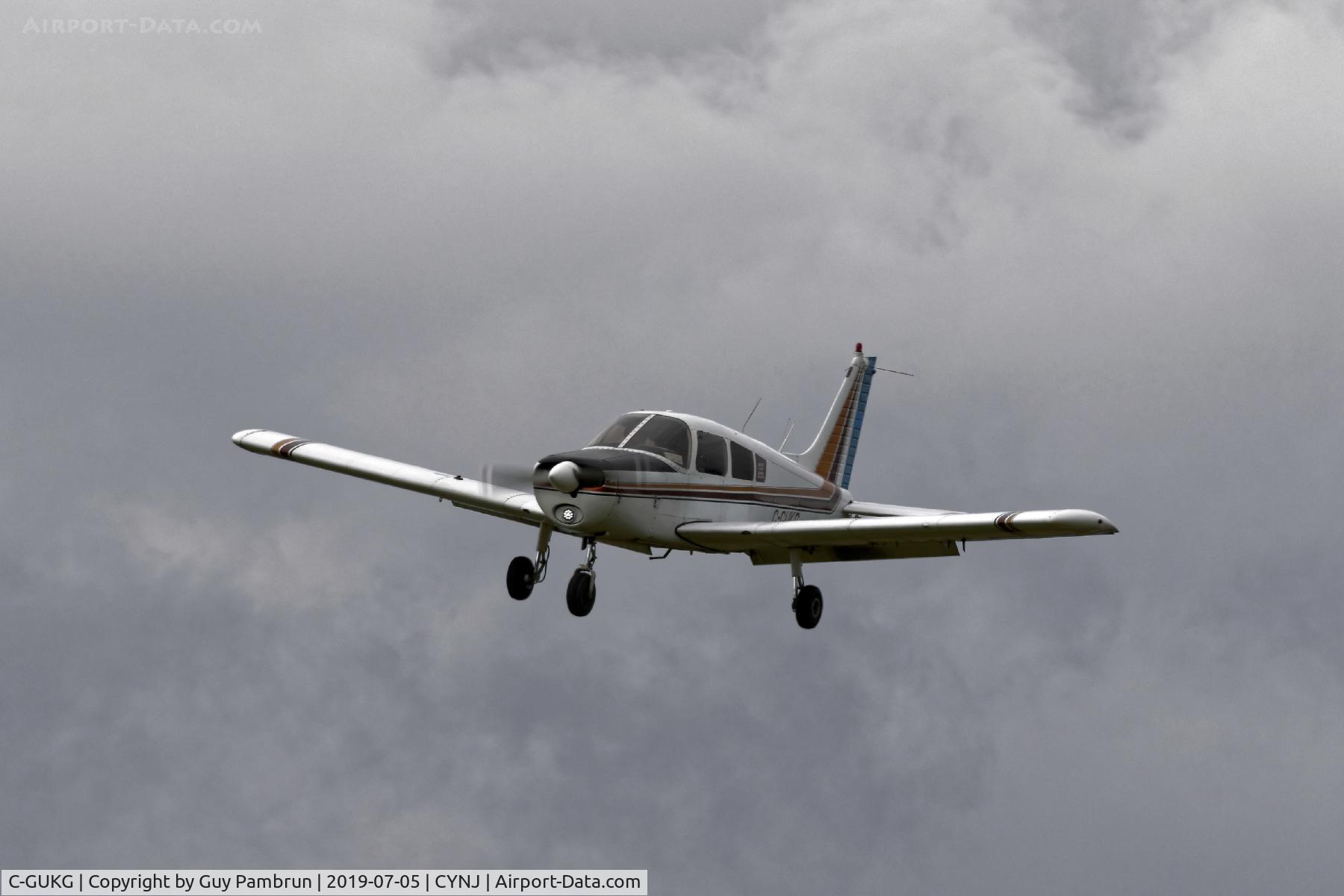C-GUKG, 1975 Piper PA-28-140 C/N 28-7525155, Landing