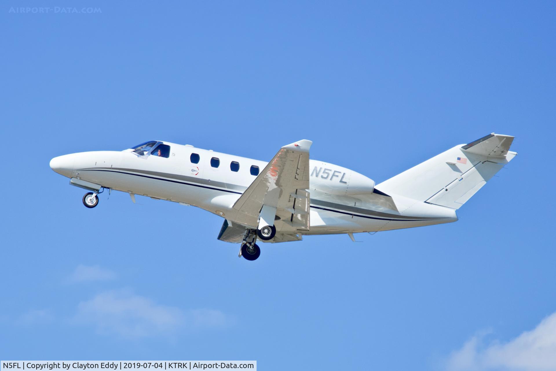N5FL, 2015 Cessna 525C CitationJet CJ4 CitationJet CJ4 C/N 525C-0904, Departing Truckee Airport California 2019.