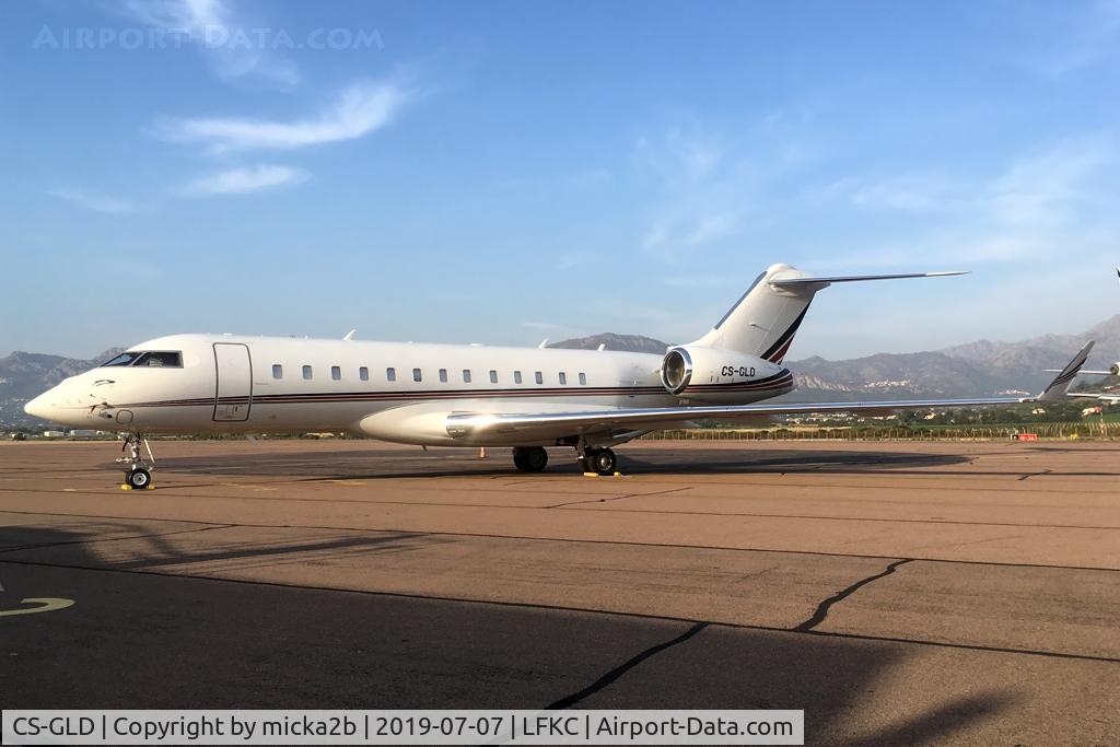 CS-GLD, 2012 Bombardier BD-700-1A10 Global 6000 C/N 9538, Parked