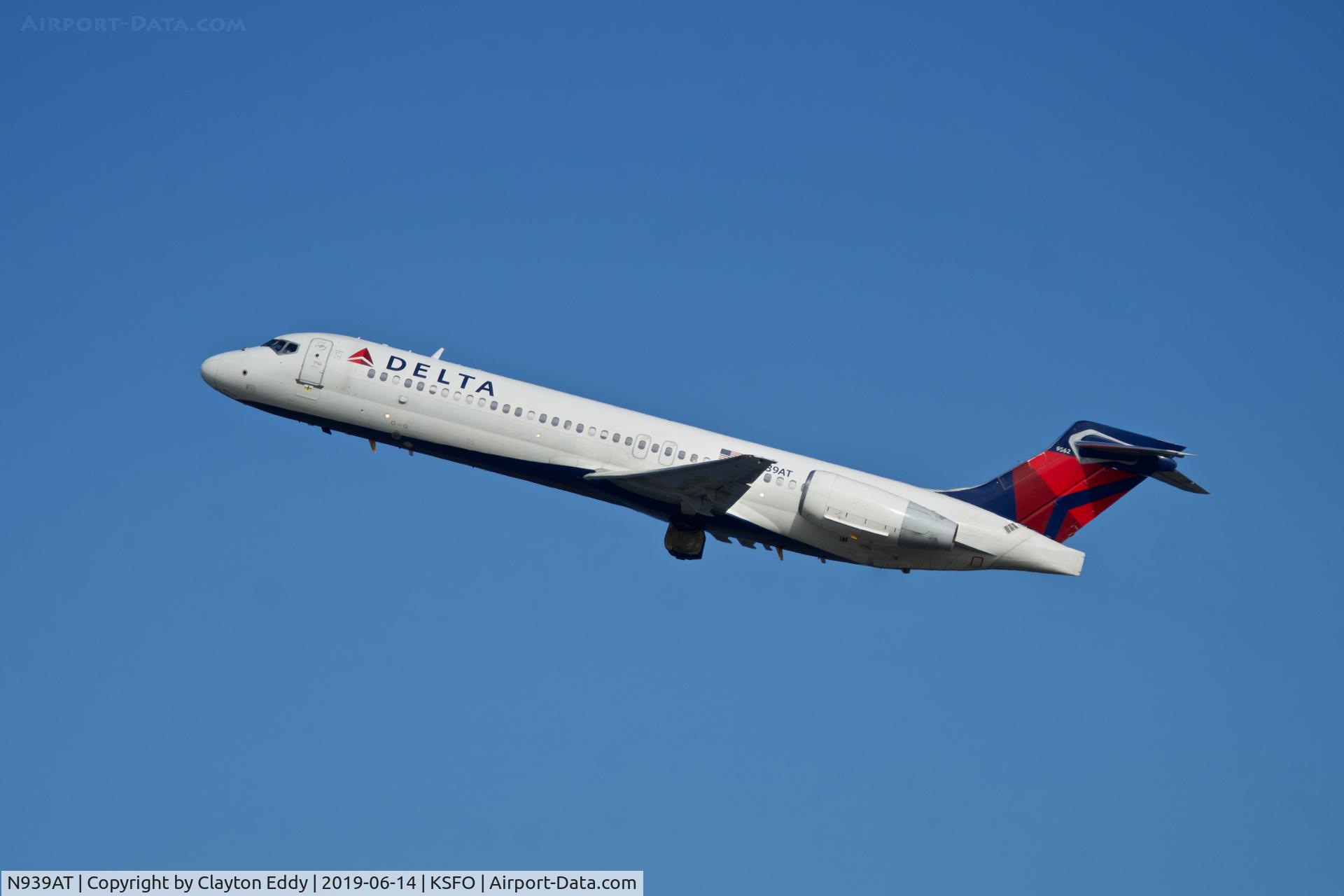 N939AT, 2006 Boeing 717-200 C/N 55099, Departing runway 01 SFO 2019.