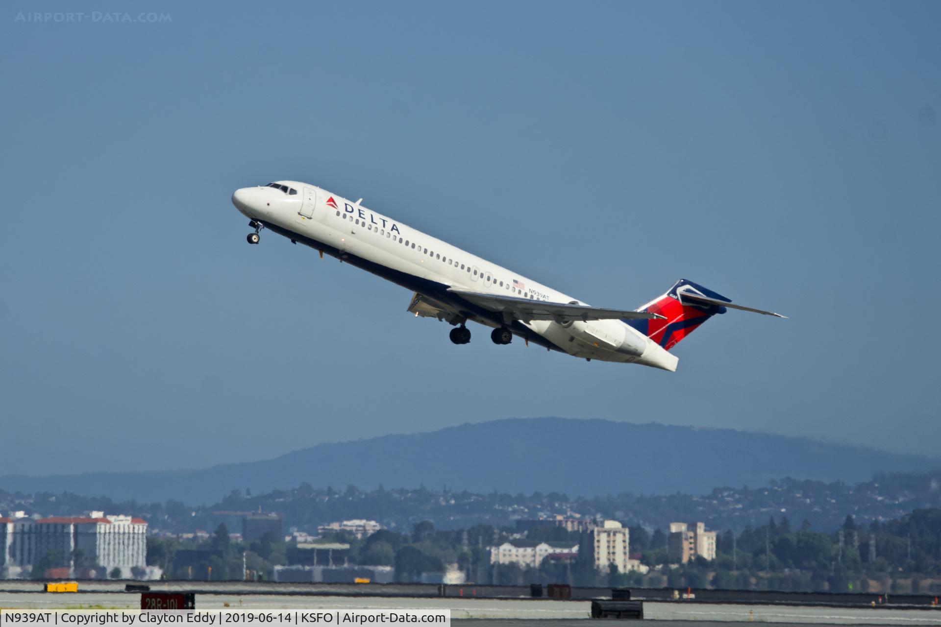N939AT, 2006 Boeing 717-200 C/N 55099, Departing runway 01 SFO 2019.