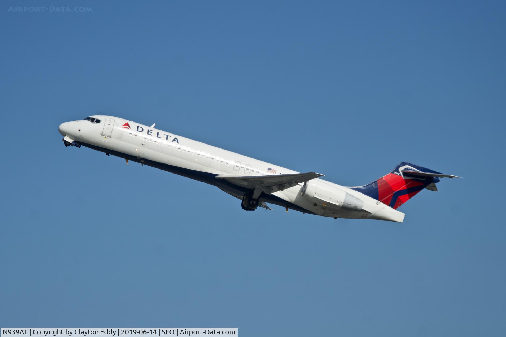 N939AT, 2006 Boeing 717-200 C/N 55099, Departing runway 01 SFO 2019.