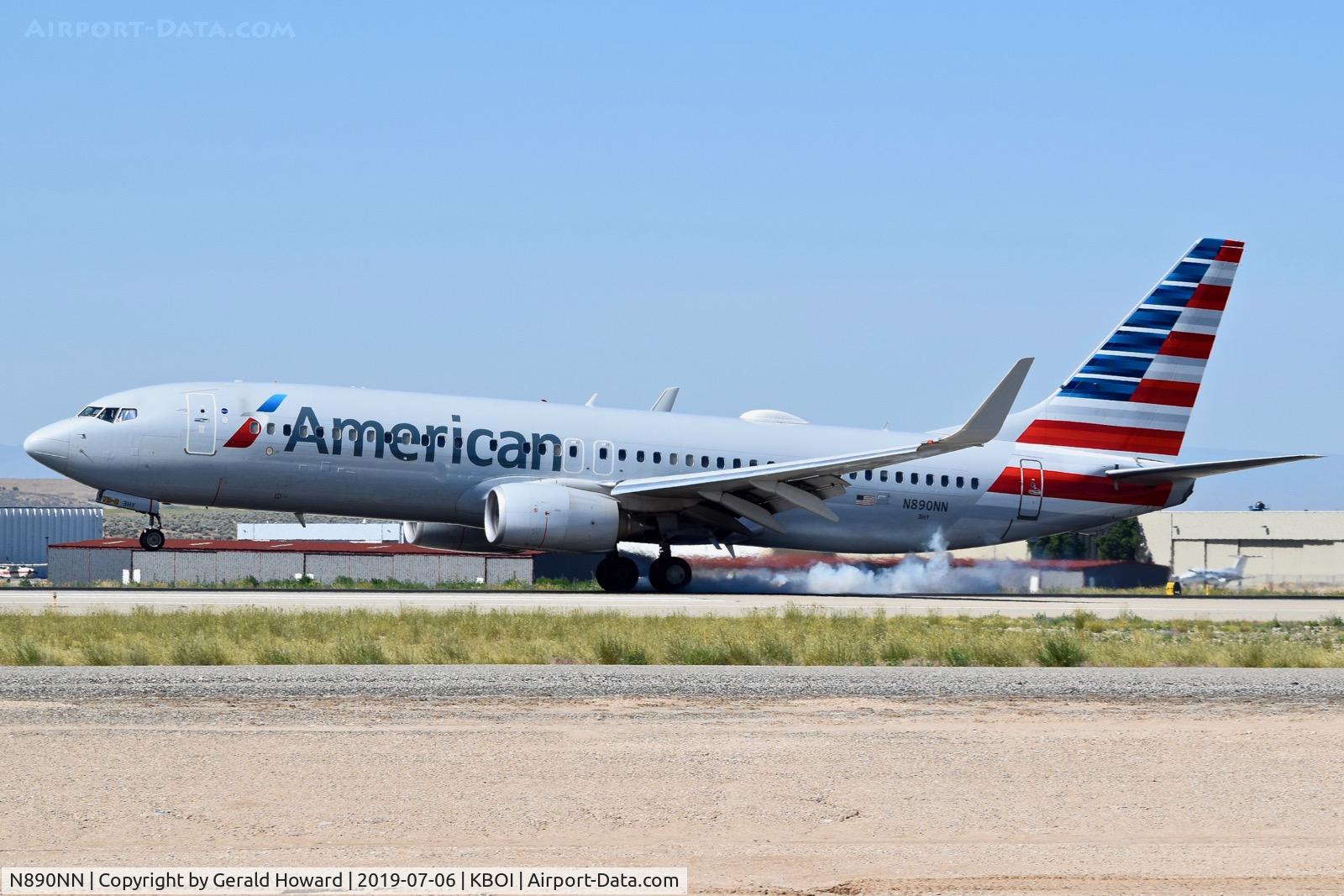 N890NN, 2012 Boeing 737-823 C/N 31143, Landing RWY 10R.