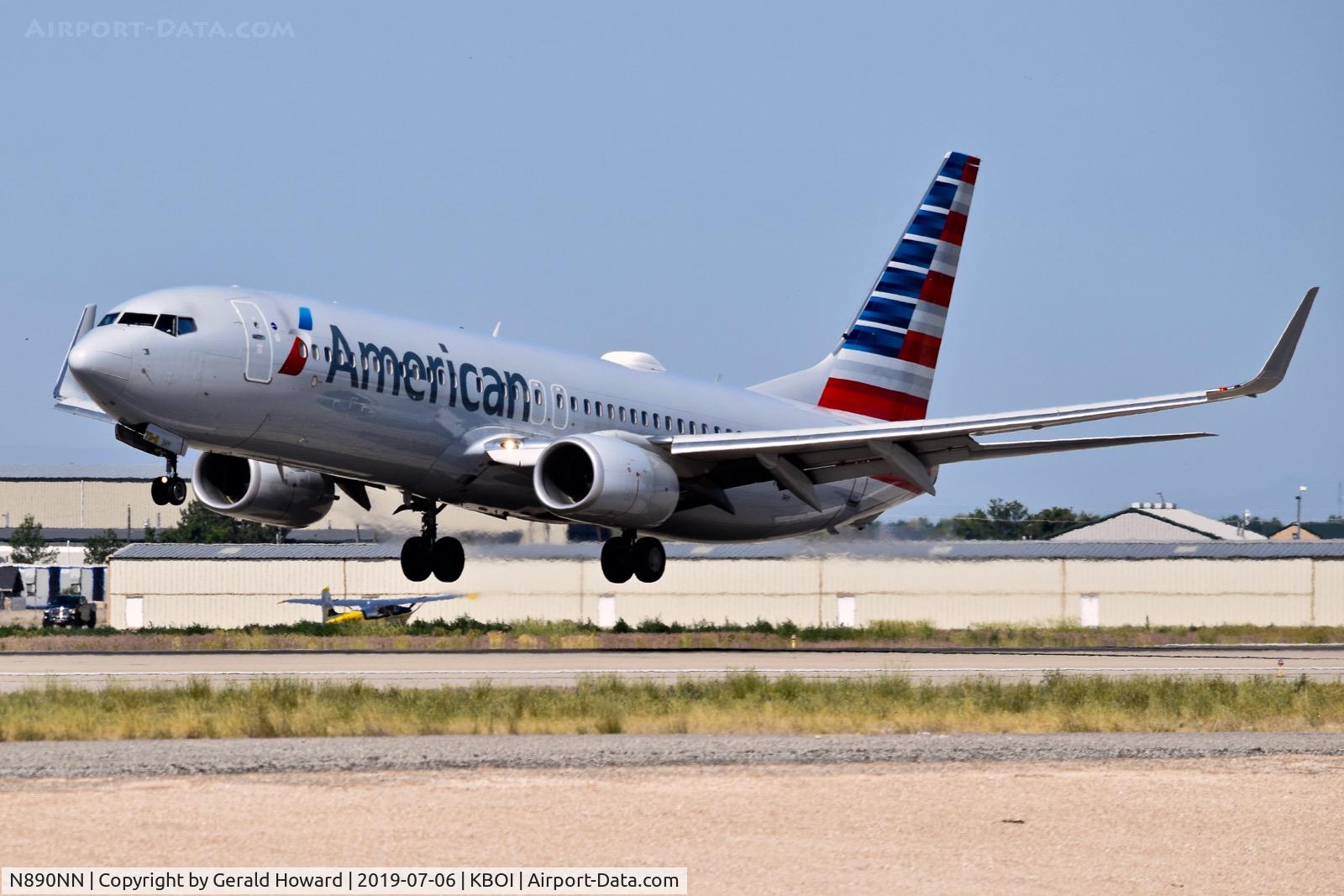 N890NN, 2012 Boeing 737-823 C/N 31143, Landing RWY 10R.