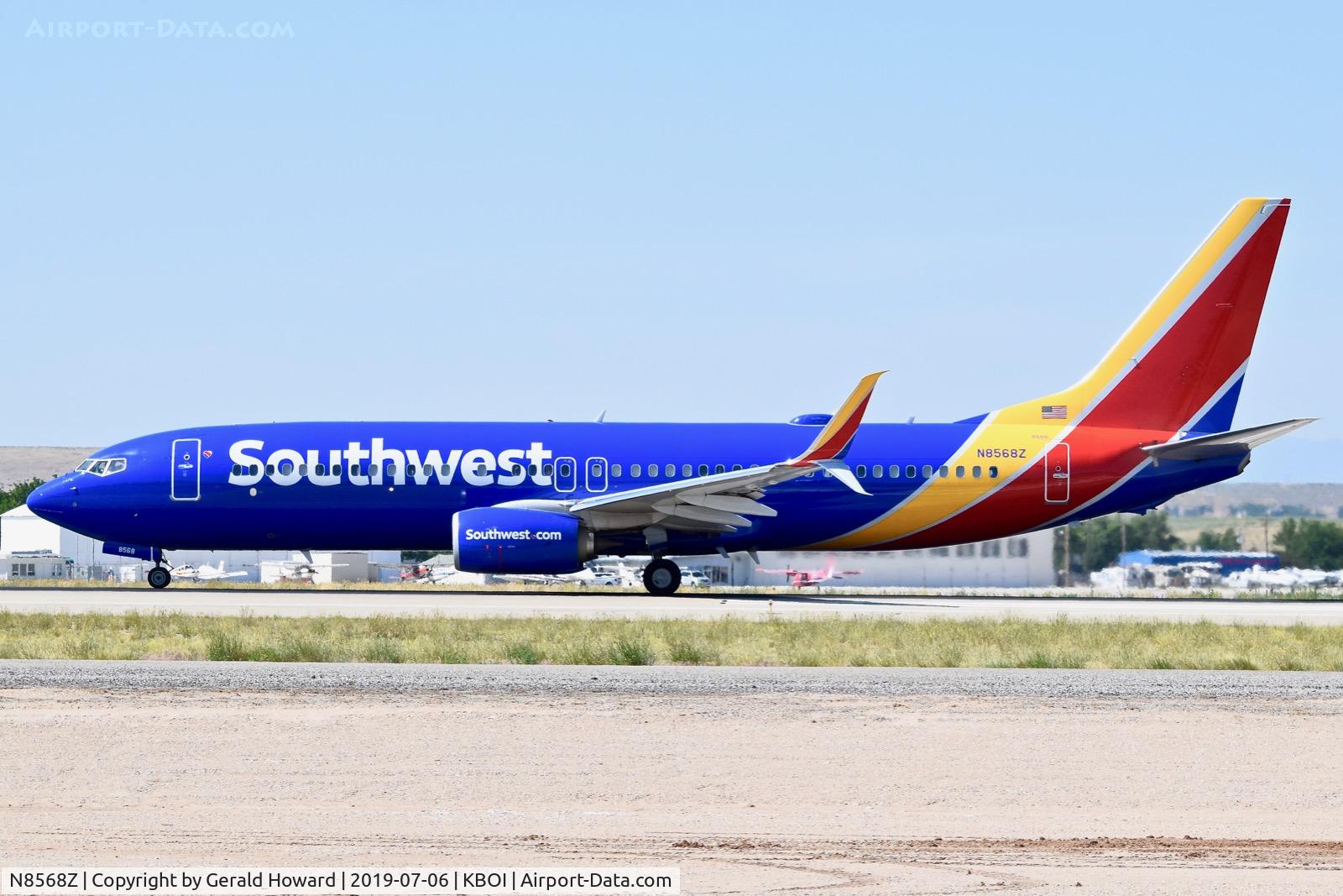 N8568Z, 2018 Boeing 737-8H4 C/N 64248, Take off run on RWY 10R.