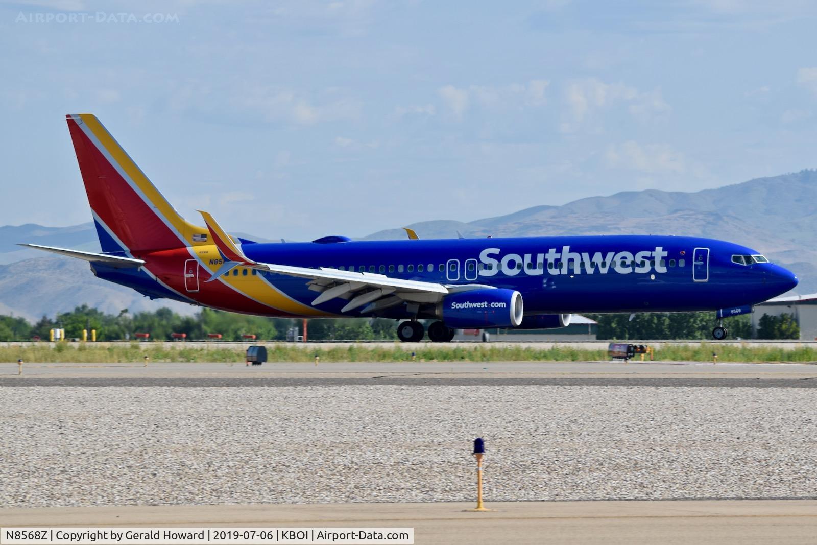 N8568Z, 2018 Boeing 737-8H4 C/N 64248, Landing RWY 10R.