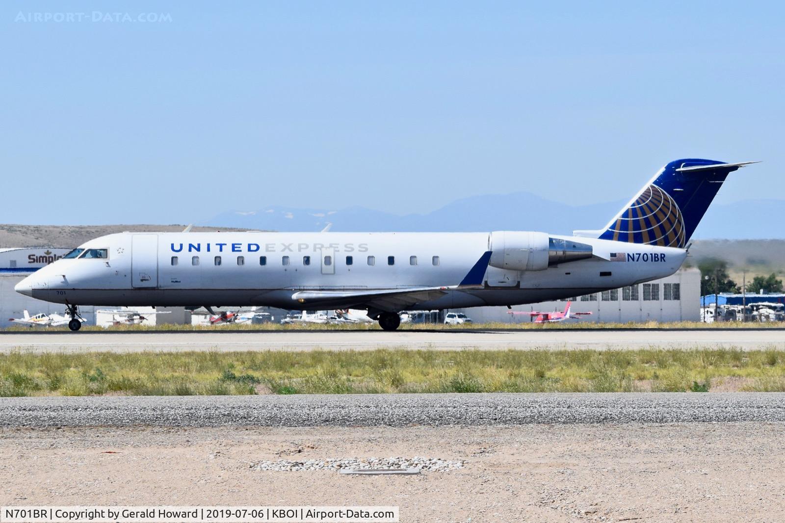 N701BR, 2000 Bombardier CRJ-200ER (CL-600-2B19) C/N 7448, Take off run on RWY 10R.