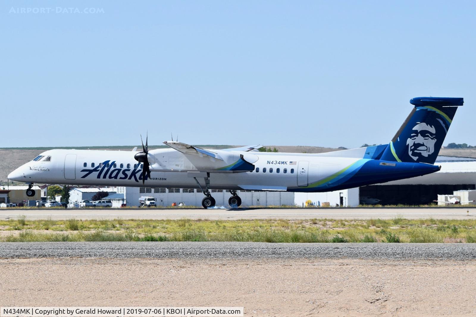 N434MK, 2008 Bombardier DHC-8-402 Dash 8 C/N 4227, Landing RWY 10R.