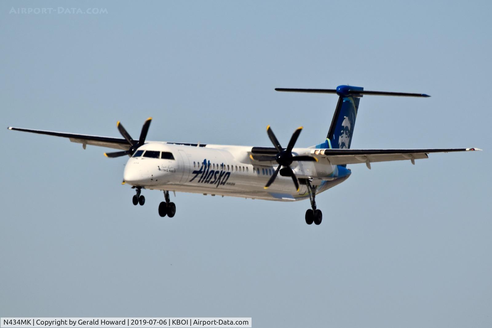 N434MK, 2008 Bombardier DHC-8-402 Dash 8 C/N 4227, Landing RWY 10R.
