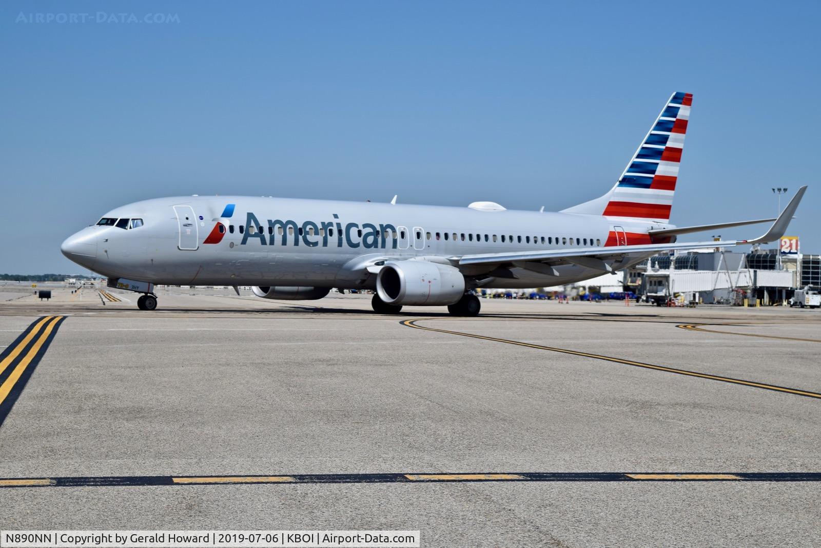 N890NN, 2012 Boeing 737-823 C/N 31143, Taxiing from the gate to RWY 10R.