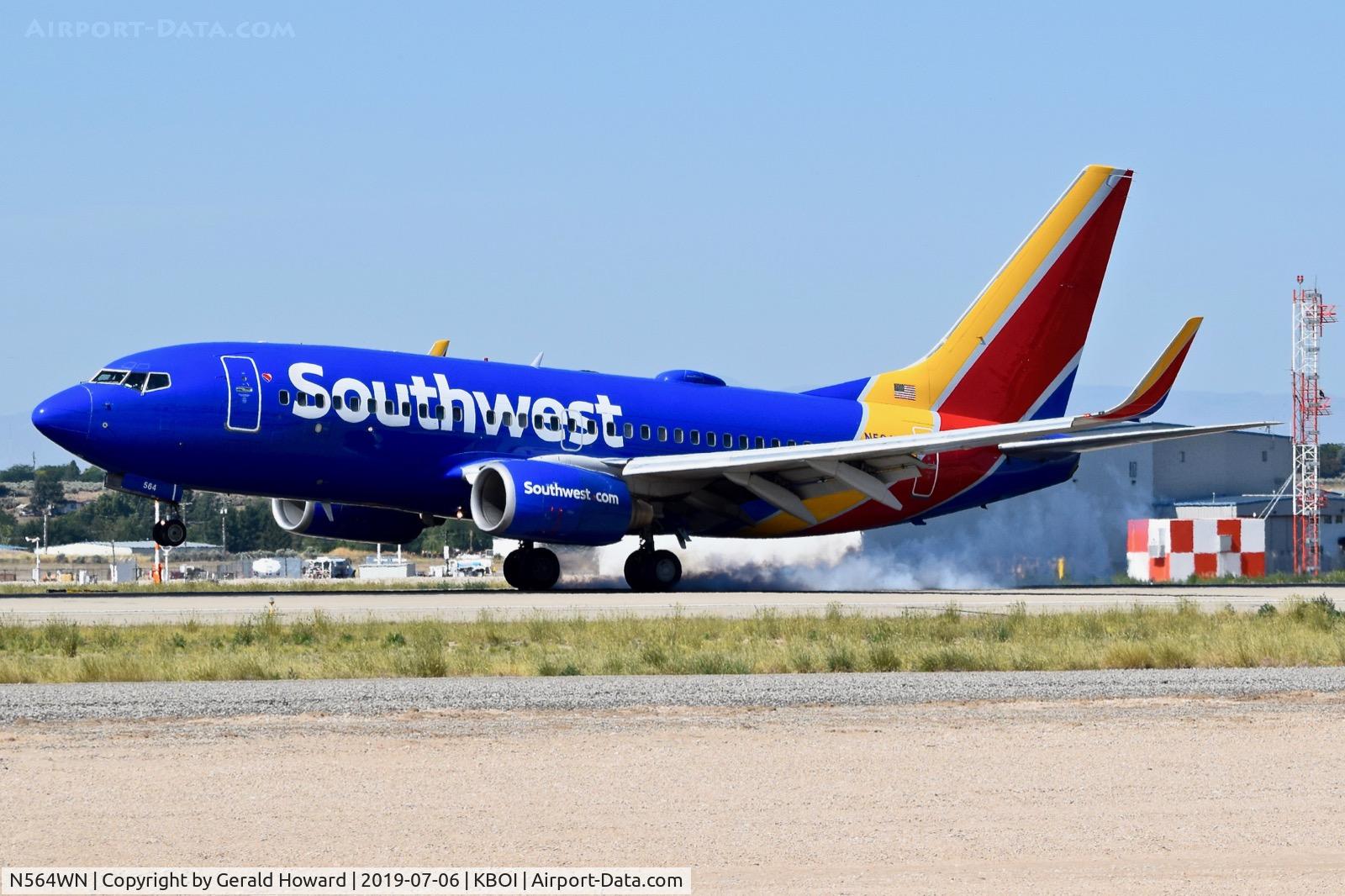 N564WN, 2002 Boeing 737-73V C/N 30244, Landing RWY 10R.