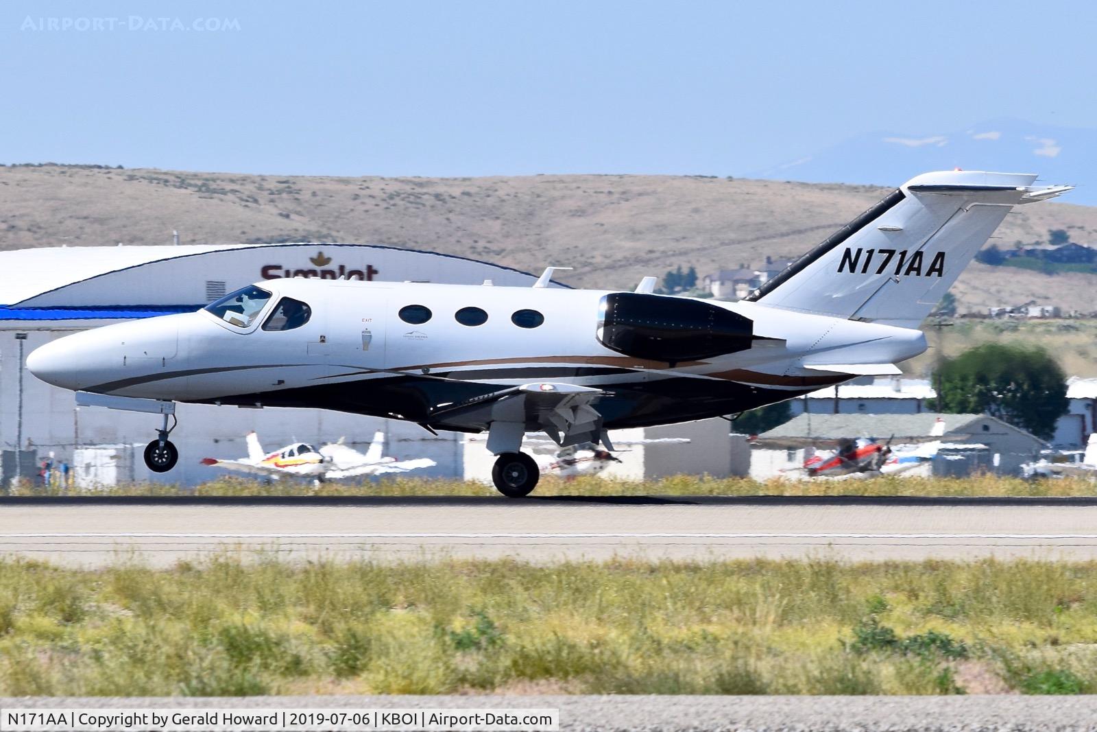 N171AA, 2012 Cessna 510 Citation Mustang Citation Mustang C/N 510-0412, Landing RWY 10R.