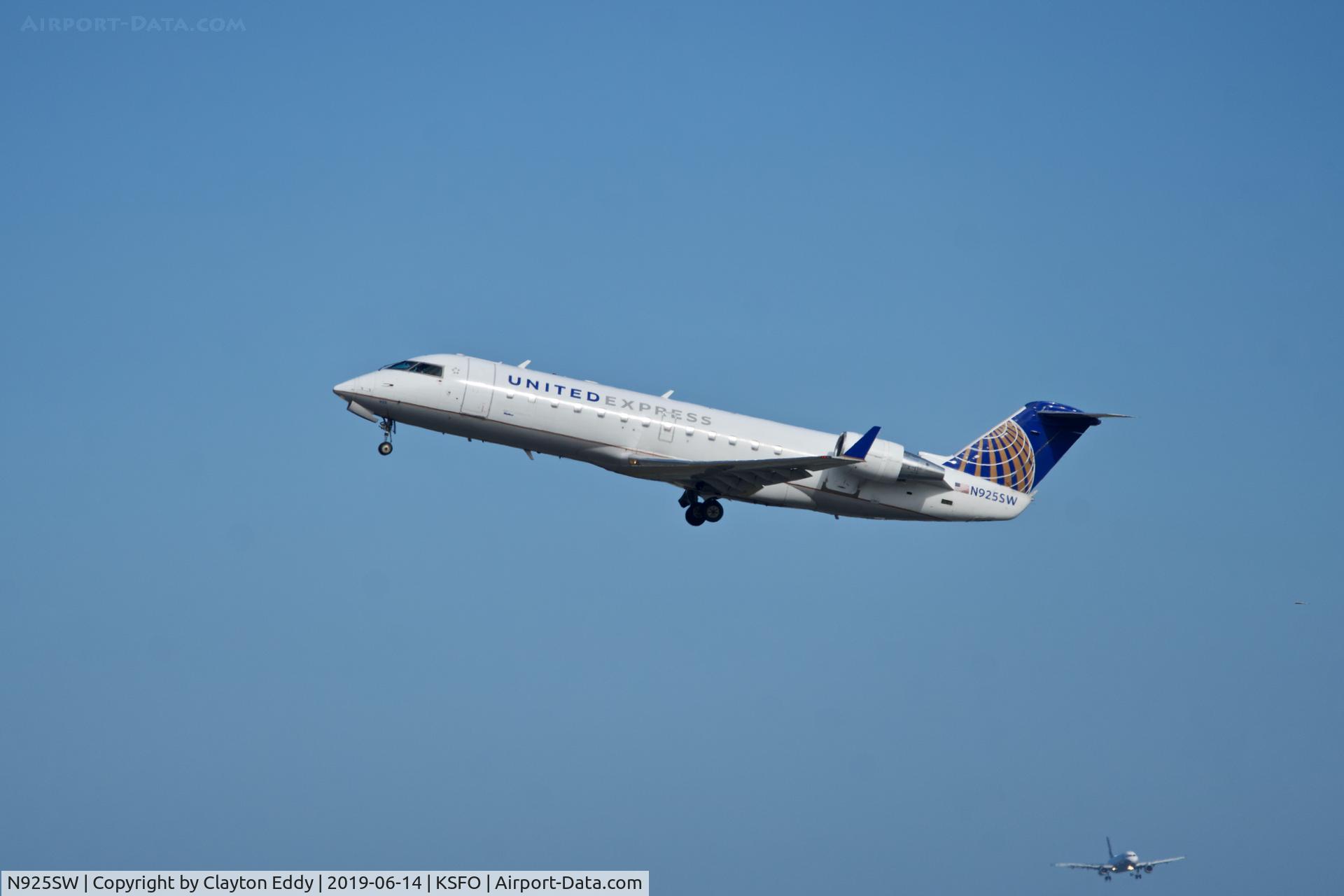 N925SW, 2002 Bombardier CRJ-200LR (CL-600-2B19) C/N 7682, Departing runway 01 SFO 2019.