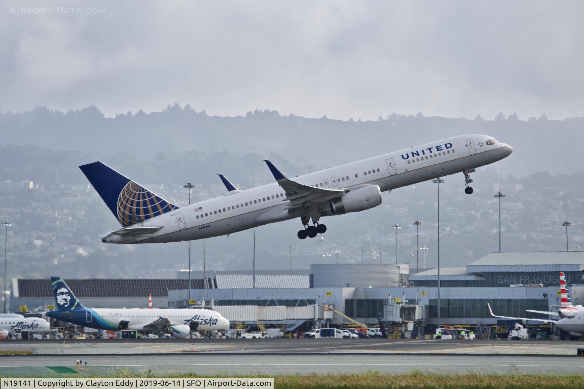N19141, 2000 Boeing 757-224 C/N 30354, SFO 2019.
