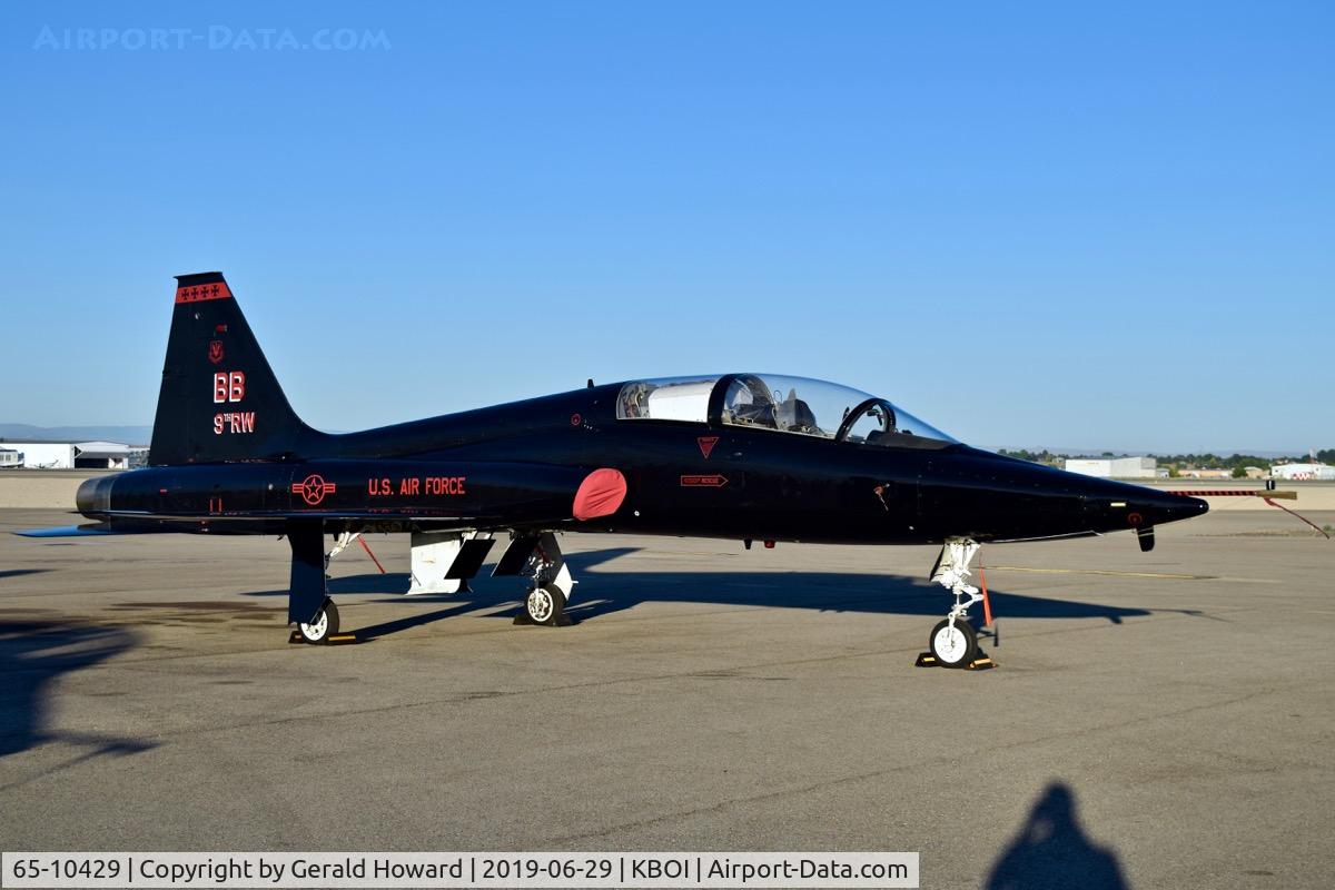 65-10429, 1965 Northrop T-38A-60-NO Talon C/N N.5848, Parked on north GA ramp. 9th Reconnaissance Wing, Beale AFB, CA.