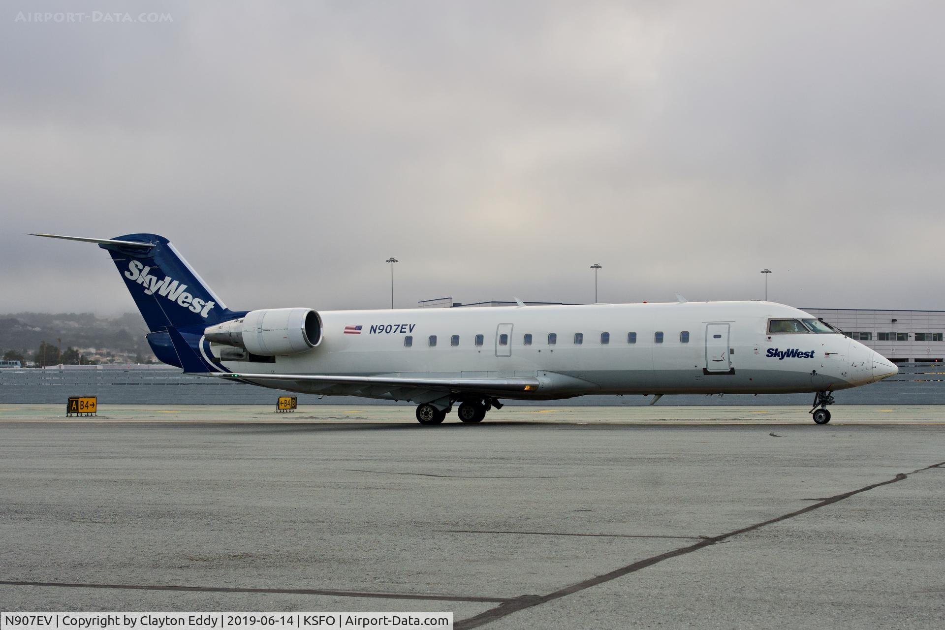 N907EV, 2002 Bombardier CRJ-200ER (CL-600-2B19) C/N 7648, SFO 2019.
