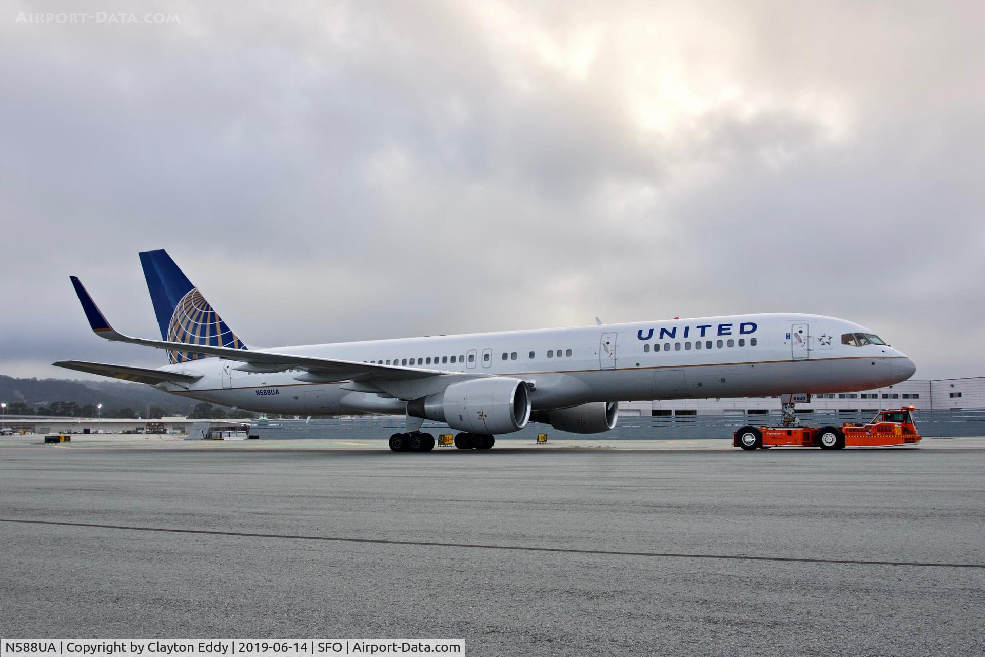 N588UA, 1993 Boeing 757-222 C/N 26717, SFO 2019.