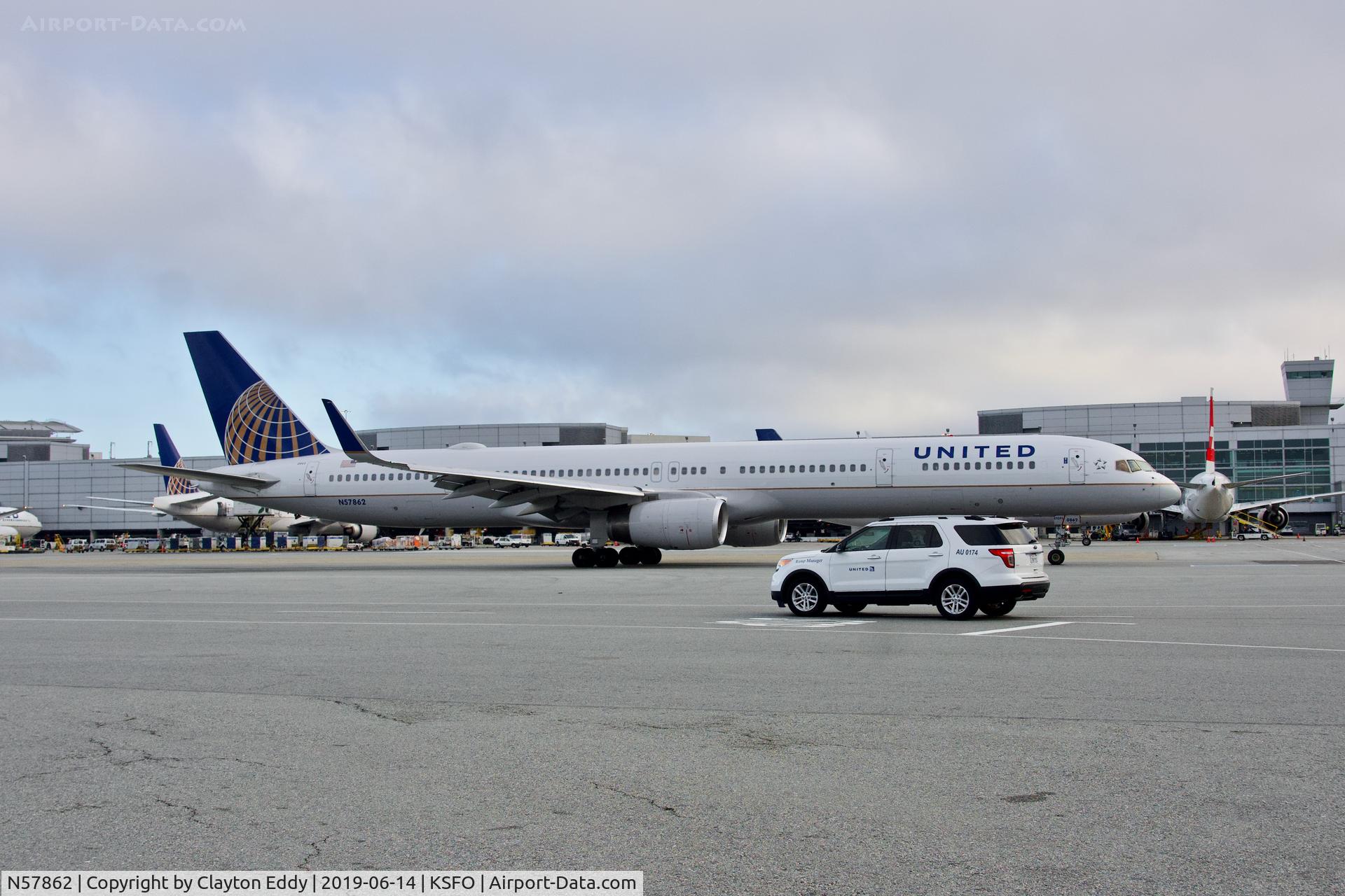 N57862, 2001 Boeing 757-33N C/N 32586, SFO 2019.