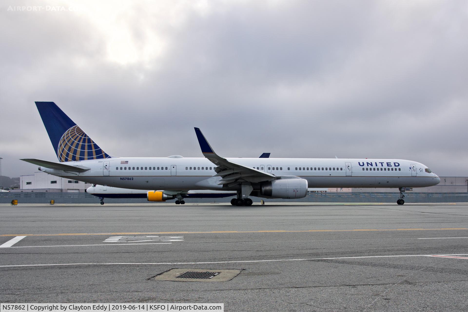 N57862, 2001 Boeing 757-33N C/N 32586, SFO 2019.