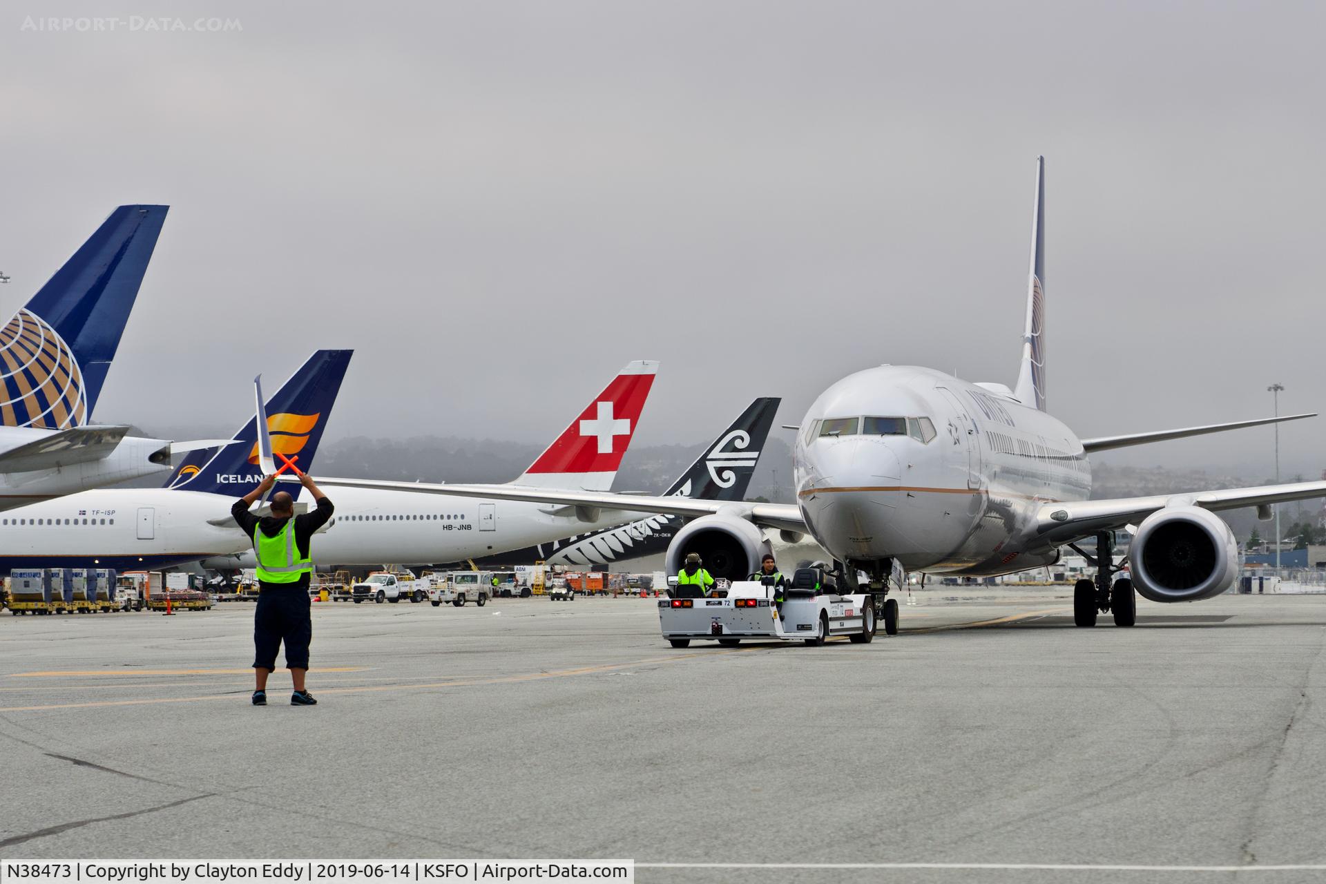 N38473, 2013 Boeing 737-924/ER C/N 38702, SFO 2019.
