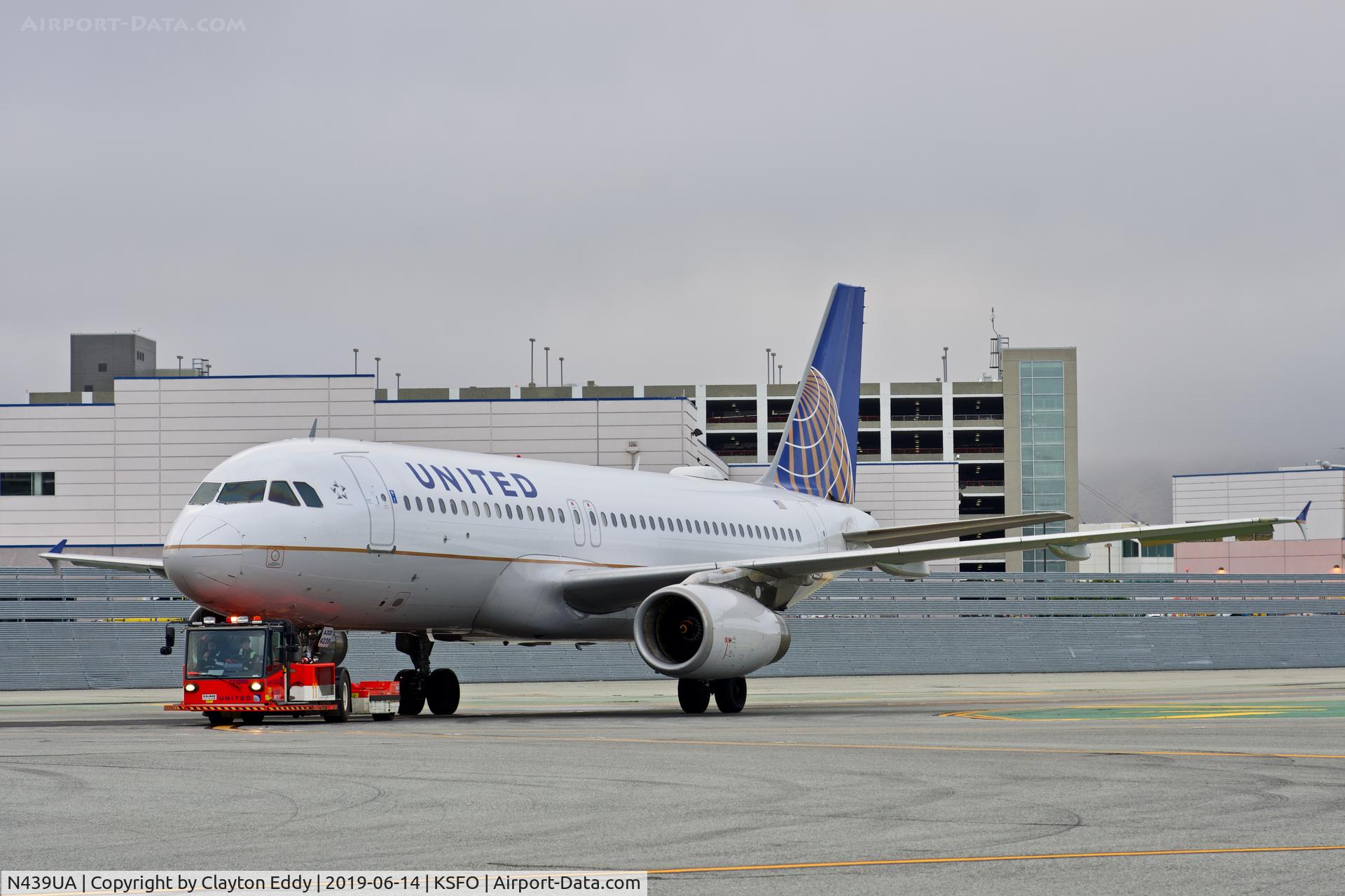 N439UA, 1997 Airbus A320-232 C/N 683, SFO 2019.