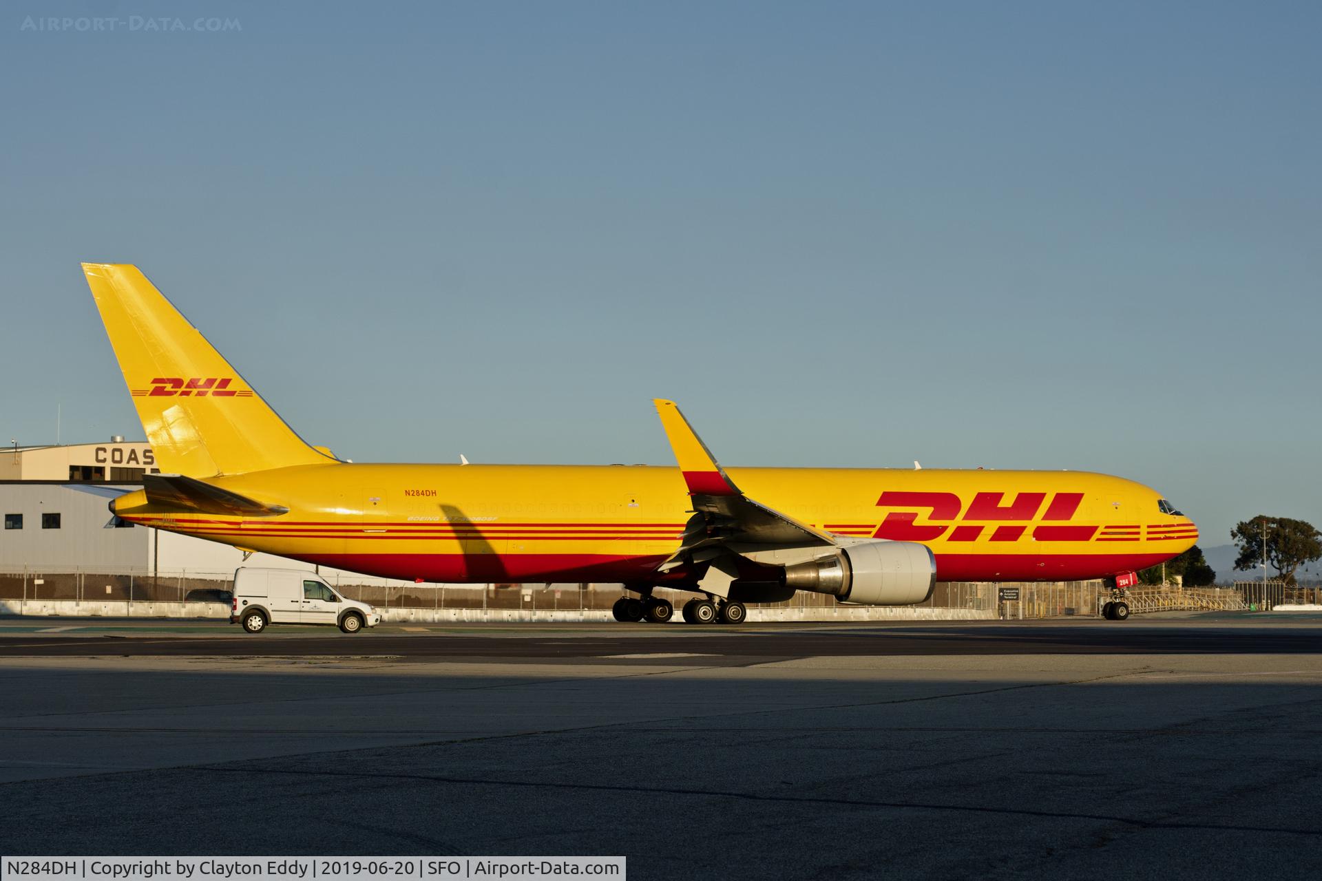 N284DH, 1996 Boeing 767-304/ER C/N 28040, SFO 2019.