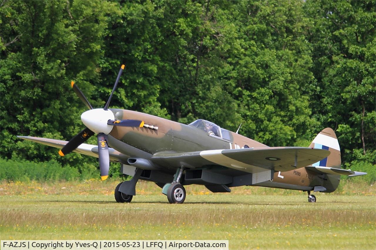F-AZJS, 1944 Supermarine 389 Spitfire PR.XIX C/N 6S/585110, Supermarine 389 Spitfire PR.XIX, Landing, La Ferté-Alais airfield (LFFQ) Air show 2015