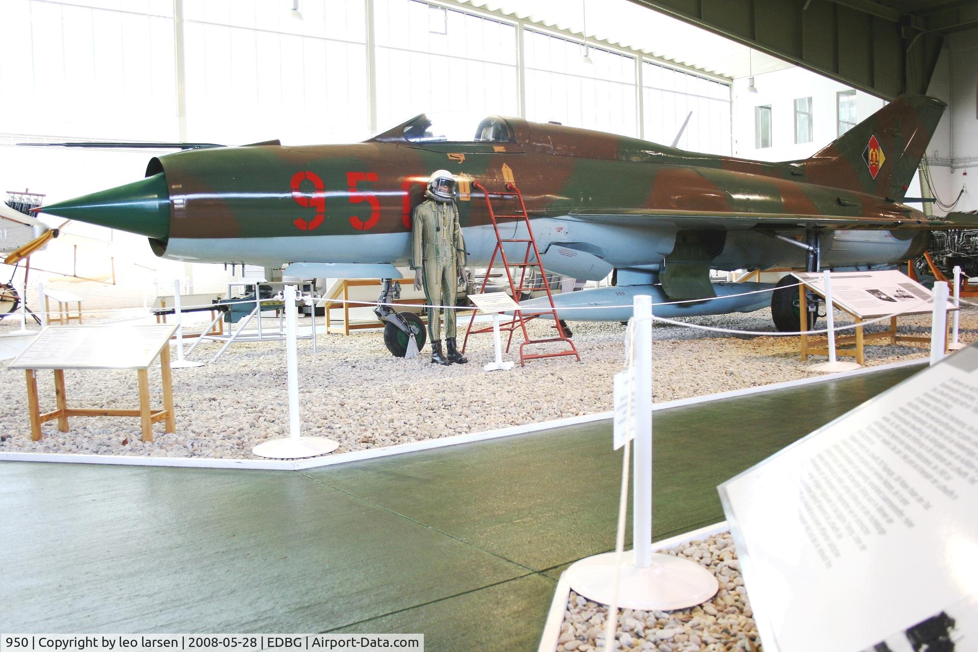 950, 1965 Mikoyan-Gurevich MiG-21PFM C/N 761402, Berlin Gatow air museum 28.5.2008