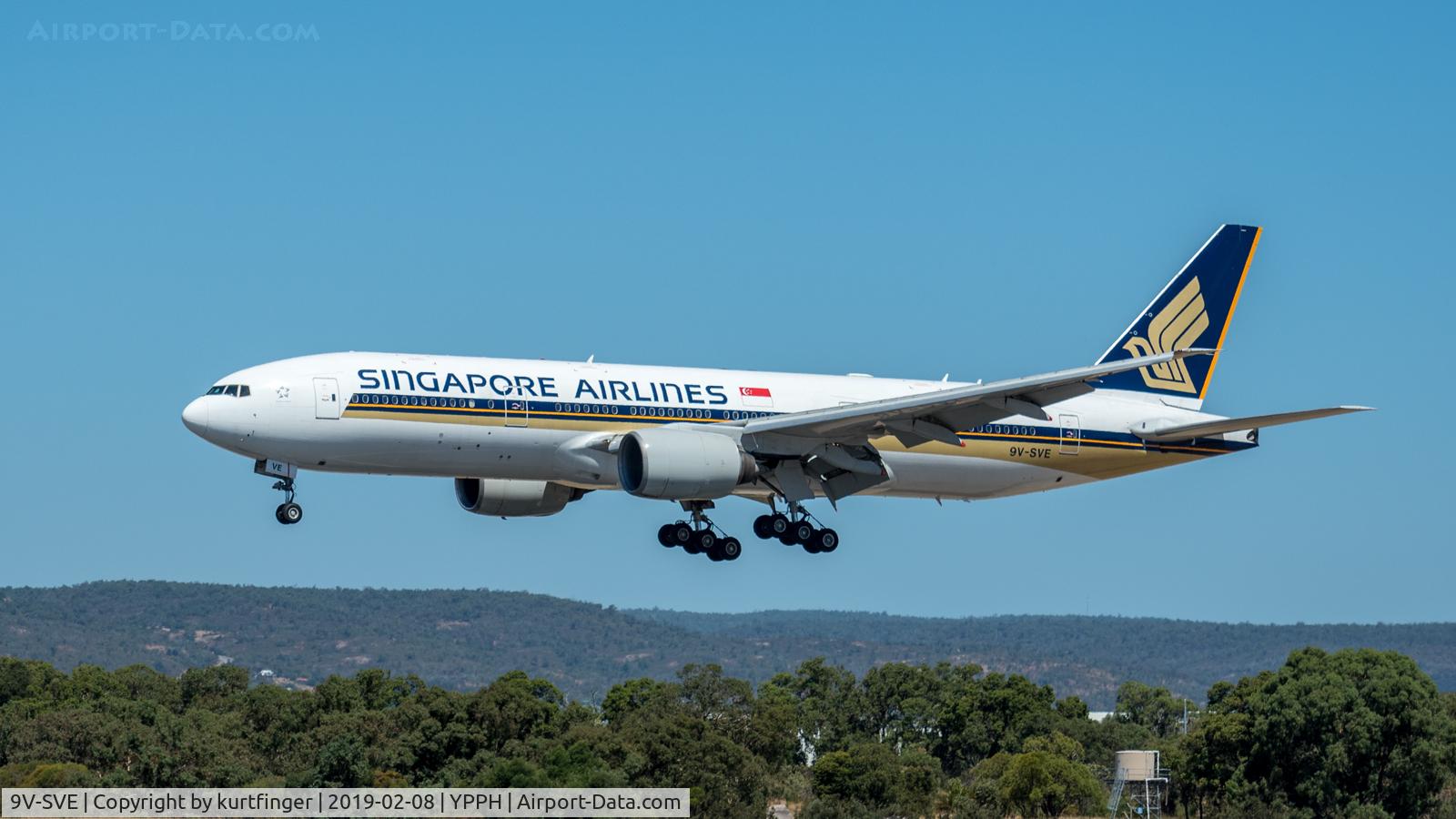 9V-SVE, 2001 Boeing 777-212/ER C/N 30870, Boeing 777-200(ER). SIA 9V-SVE, final runway 03 YPPH 08-02-2019.