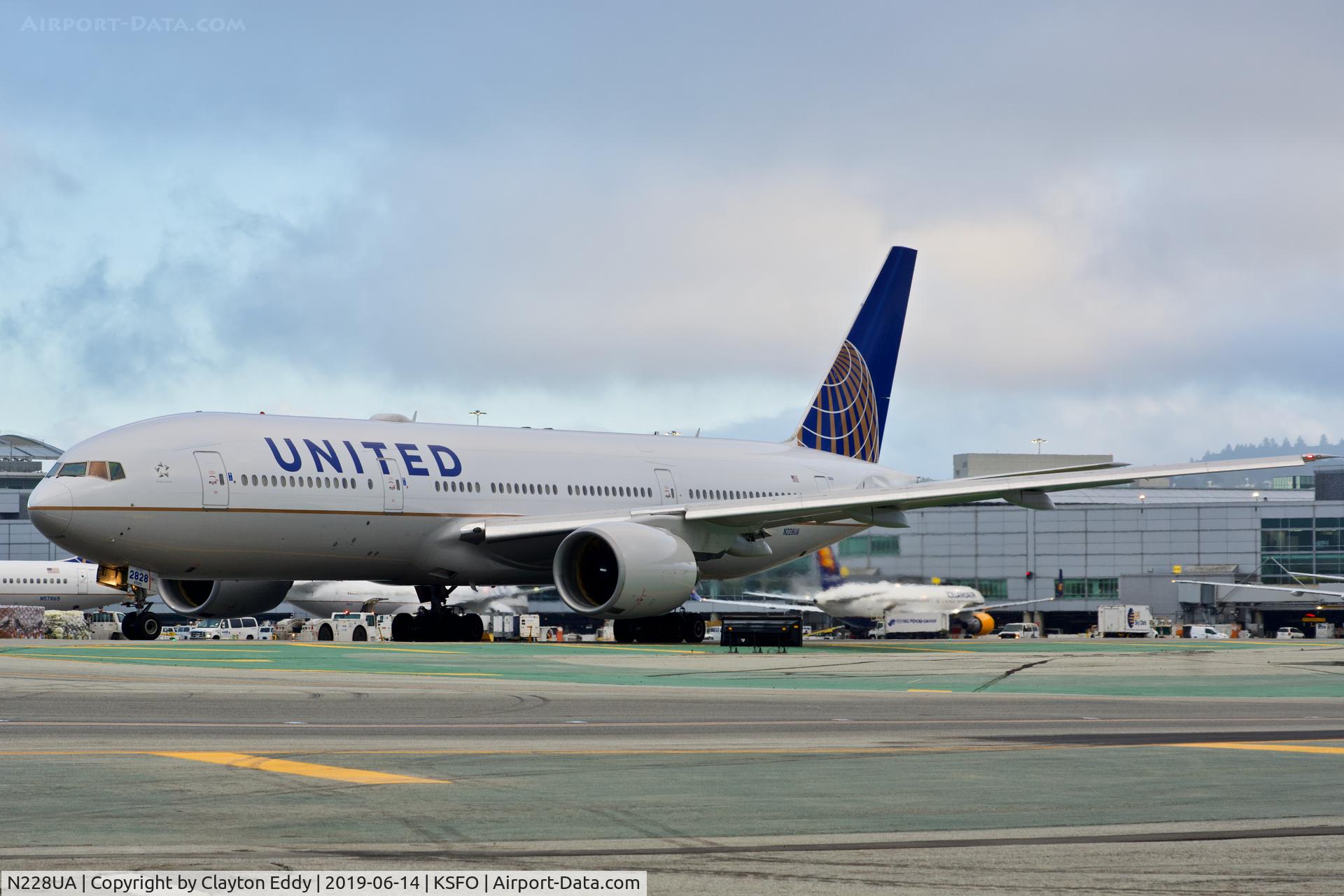 N228UA, 2002 Boeing 777-222 C/N 30556, SFO 2019.