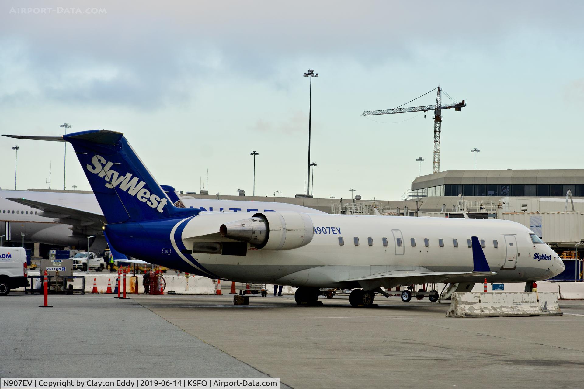 N907EV, 2002 Bombardier CRJ-200ER (CL-600-2B19) C/N 7648, SFO 2019.
