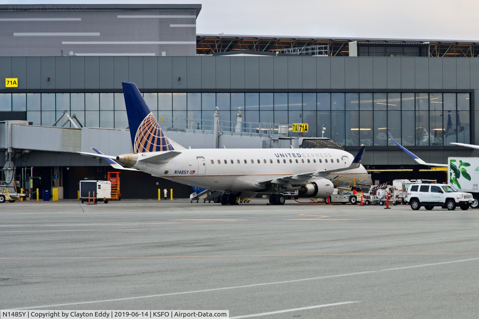 N148SY, 2015 Embraer 175LR (ERJ-170-200LR) C/N 17000492, SFO 2019.