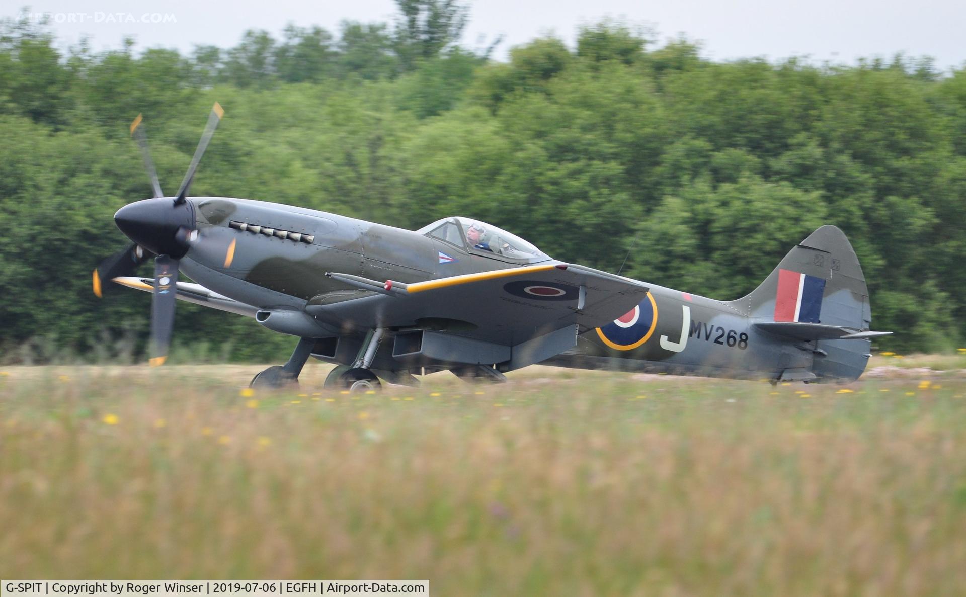 G-SPIT, 1944 Supermarine 379 Spitfire FR.XIV C/N 6S/649205, Spitfire marked MV268/JE-J arriving Runway 22.