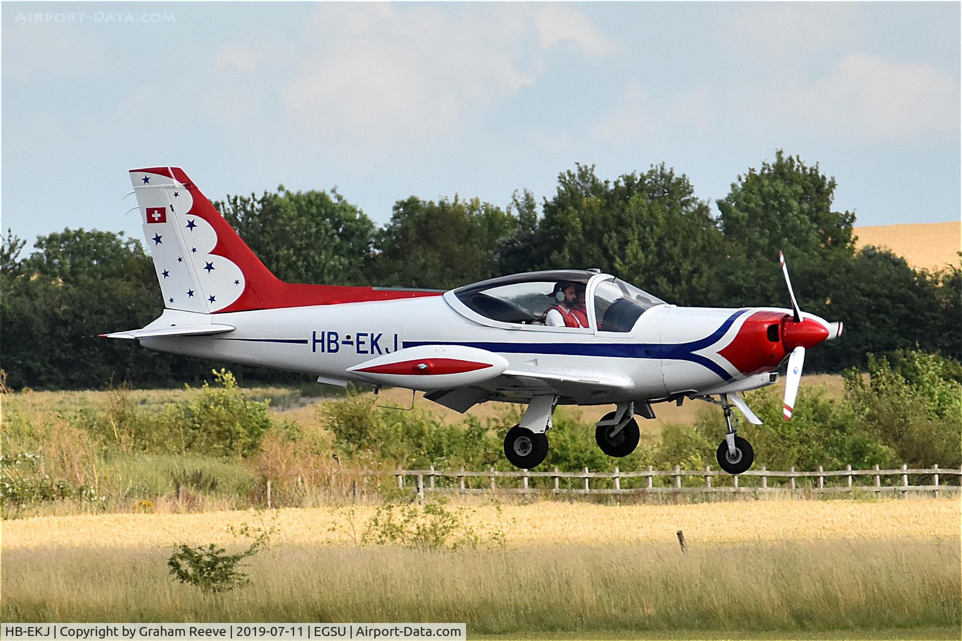 HB-EKJ, 1986 SIAI-Marchetti F-260D C/N 735/41-005, Landing at Duxford.