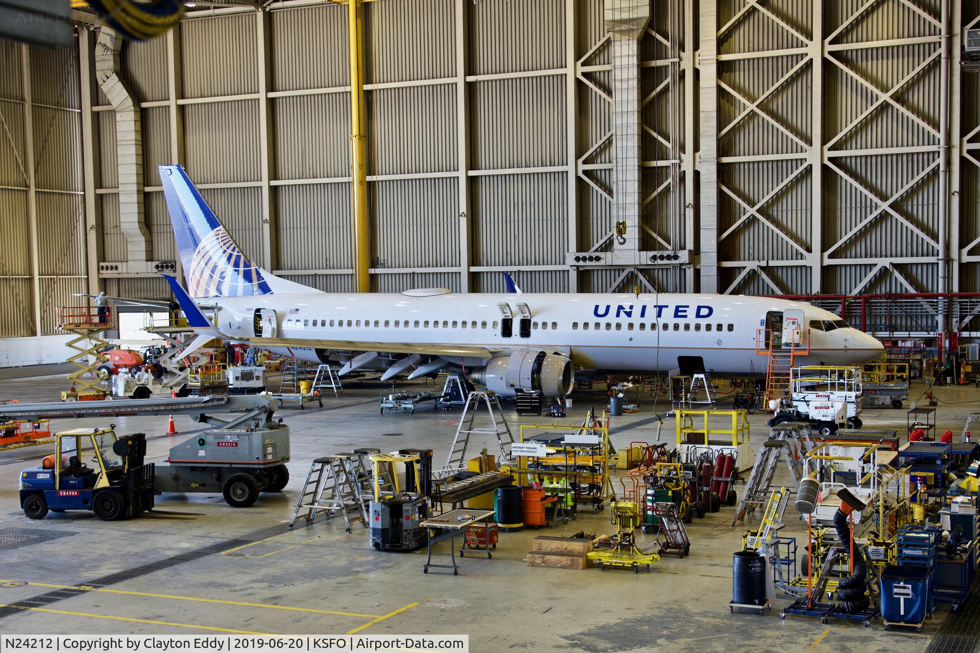 N24212, 1998 Boeing 737-824 C/N 28772, SFO 2019.