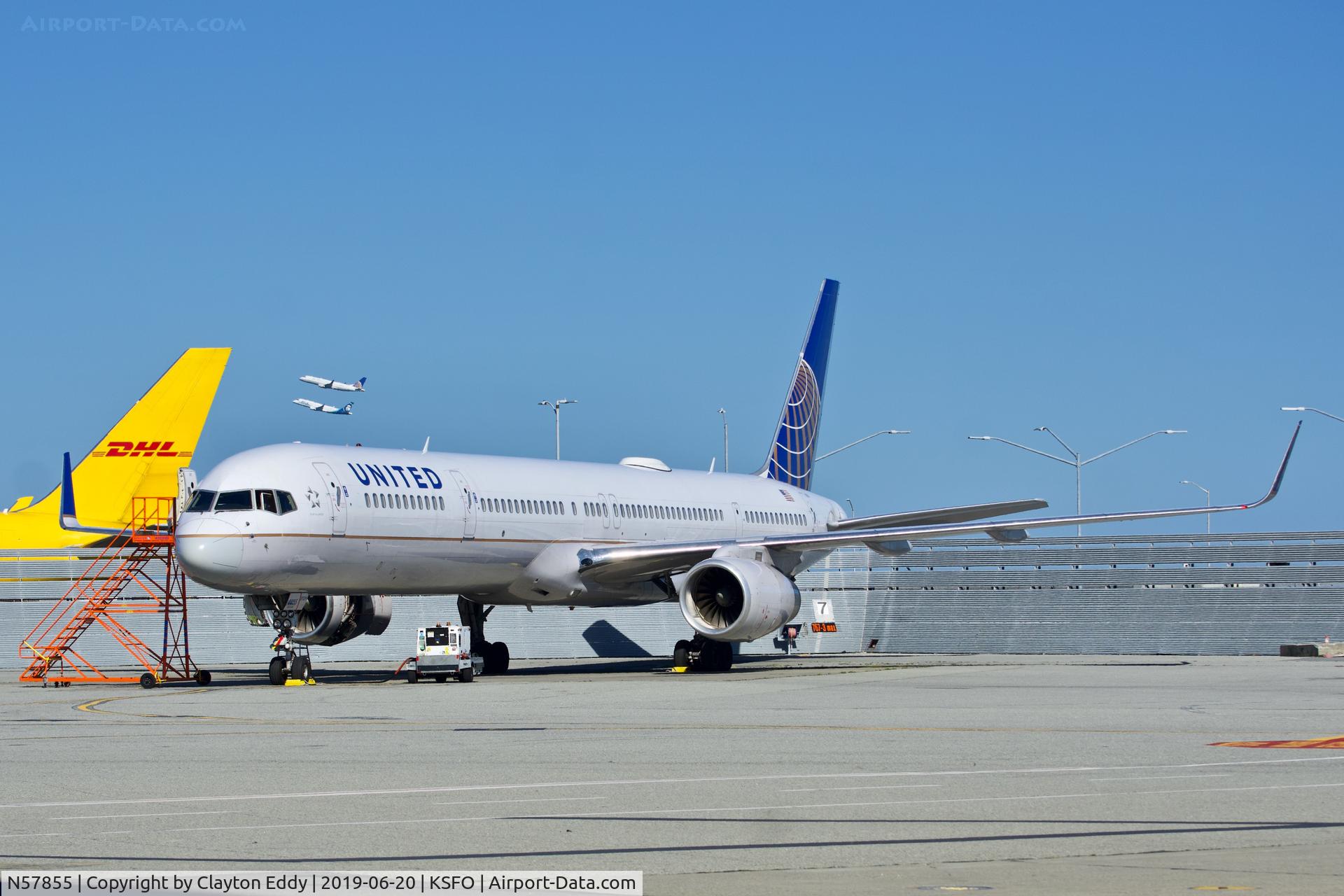 N57855, 2004 Boeing 757-324 C/N 32814, SFO 2019.