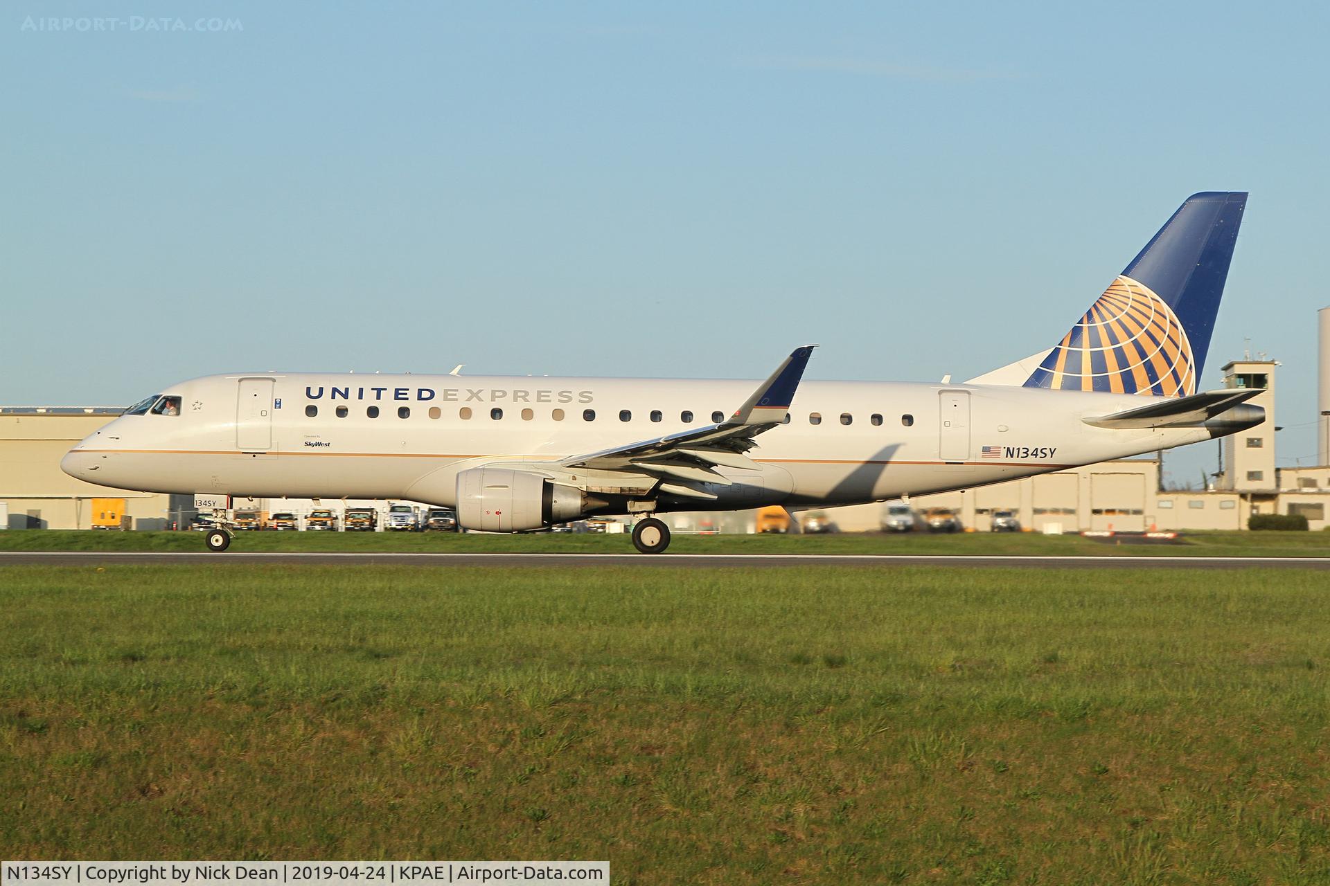 N134SY, 2015 Embraer 175LR (ERJ-170-200LR) C/N 17000458, PAE/KPAE